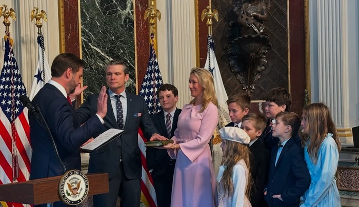 PETE HEGSETH swearing in700